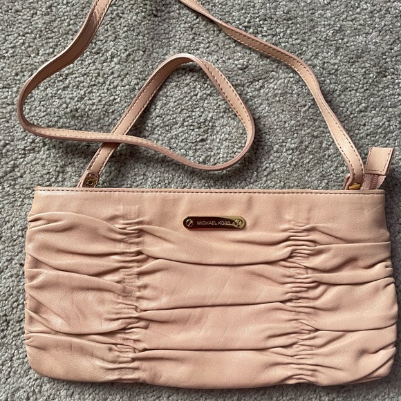 Medium Michael Kors clutch. - Picture 1 of 3